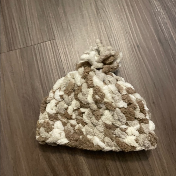 Hand Knit Chunky Knit Beanie in Cream and Brown for newborns -OS - Picture 4 of 5